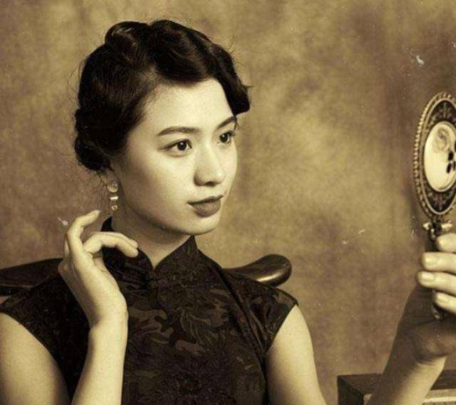 民国上海滩第一美人,每天要换洗床单,晚年却在街头摆摊卖油条