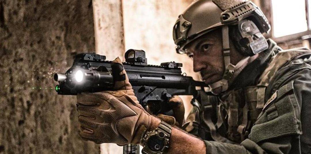 贝雷塔pmx冲锋枪,颜值颇高的意大利货,先进设计成为最大特色