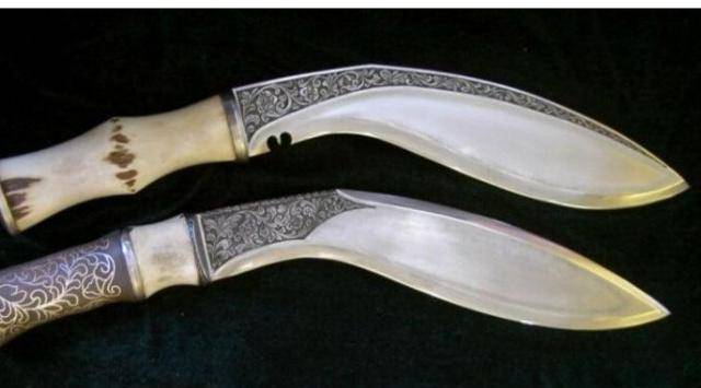 世界上公认最好的反曲刀:士兵把名字刻在刀上,一刀能砍下牛头