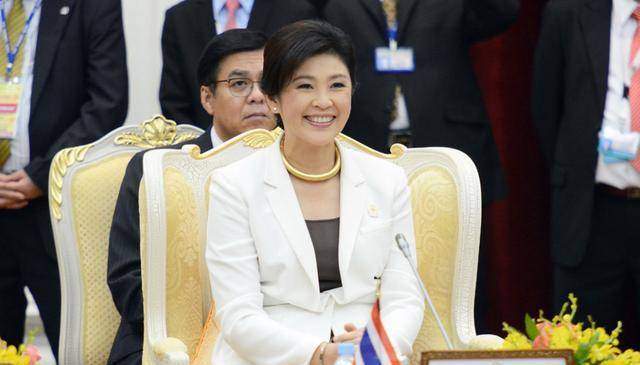 泰国前总理英拉,笑容明媚自在潇洒,逃离政坛后商场得意,更美了