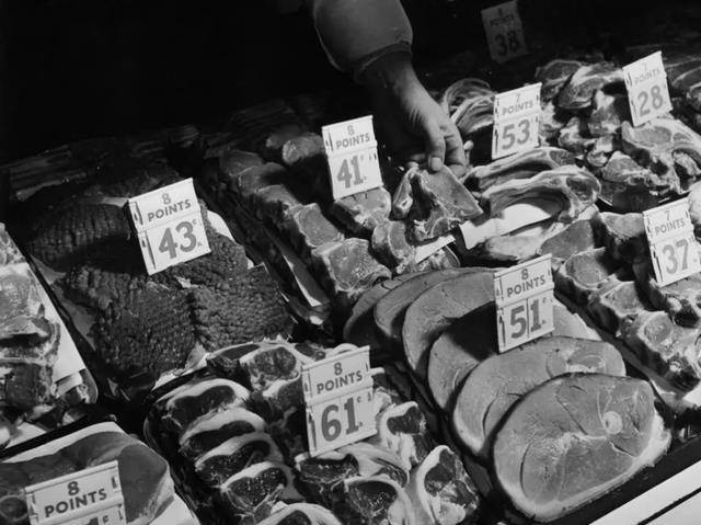 整个二战期间,苏联把劳动力都投入到了生产军用物资上,这让生活类的