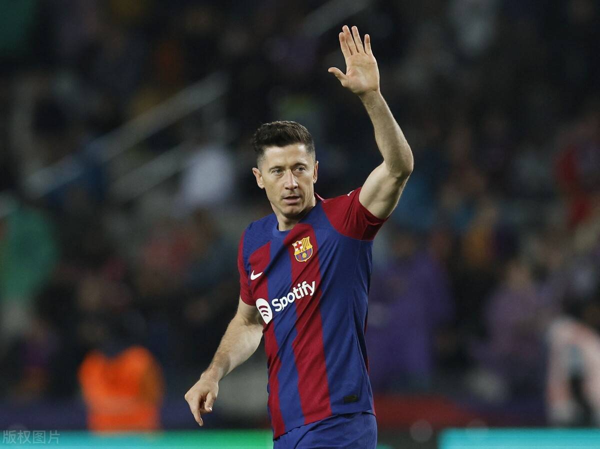 巴塞罗那在夏季转会窗前对莱万多夫斯基做出了关键决定