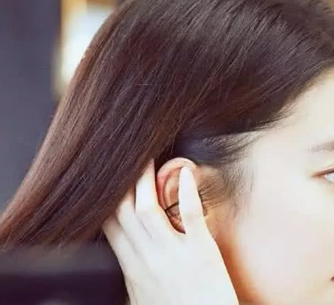 女生因撞脸刘亦菲被要求签名,当她转过脸那一刻,全网沸腾了