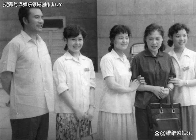 幼时丧父中年失妻,52岁再婚却将前妻遗照_杨在葆_生活_夏启英