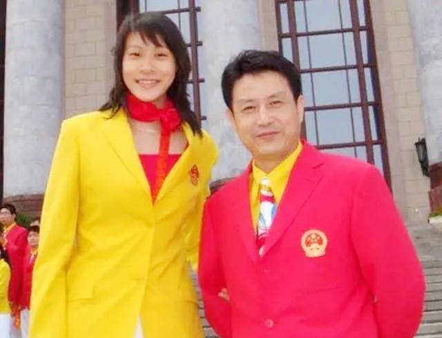女排教练陈忠和:成就不输郎平, 前妻去世29年, 与弟子再婚生活幸福