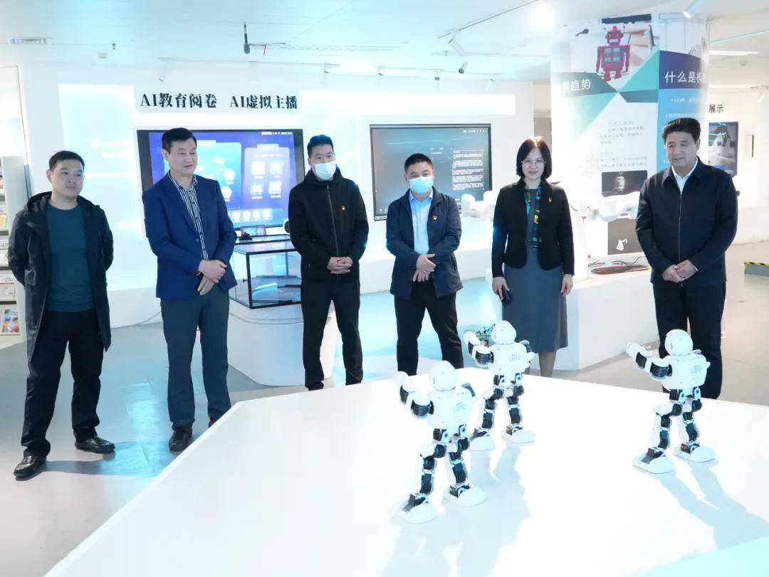 驻省政协机关纪检监察组组长徐勤全,副组长张品一行莅临展览馆参观