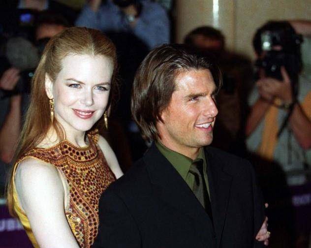 2001年,妮可·基德曼和阿汤哥离婚成功,高兴得在大街上手舞足蹈