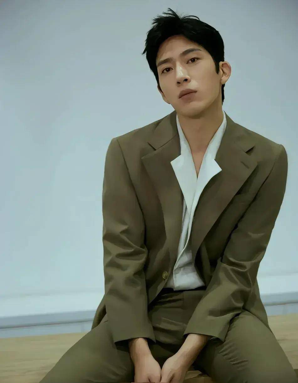 两大新剧同时开播,失去古装滤镜的刘学义居然被井柏然新剧超越了