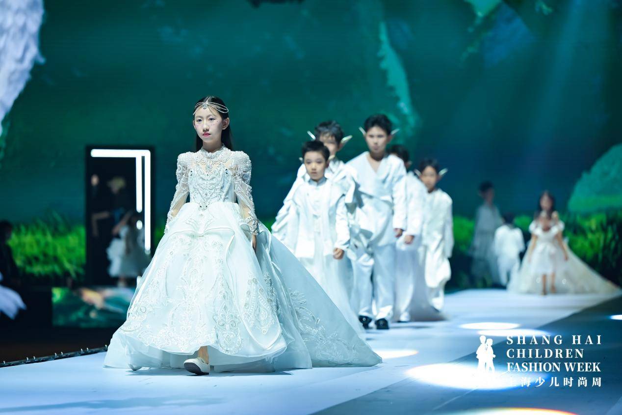 香港国际星北京钜星国际超模 共赴2024aw童博会·少儿时尚周