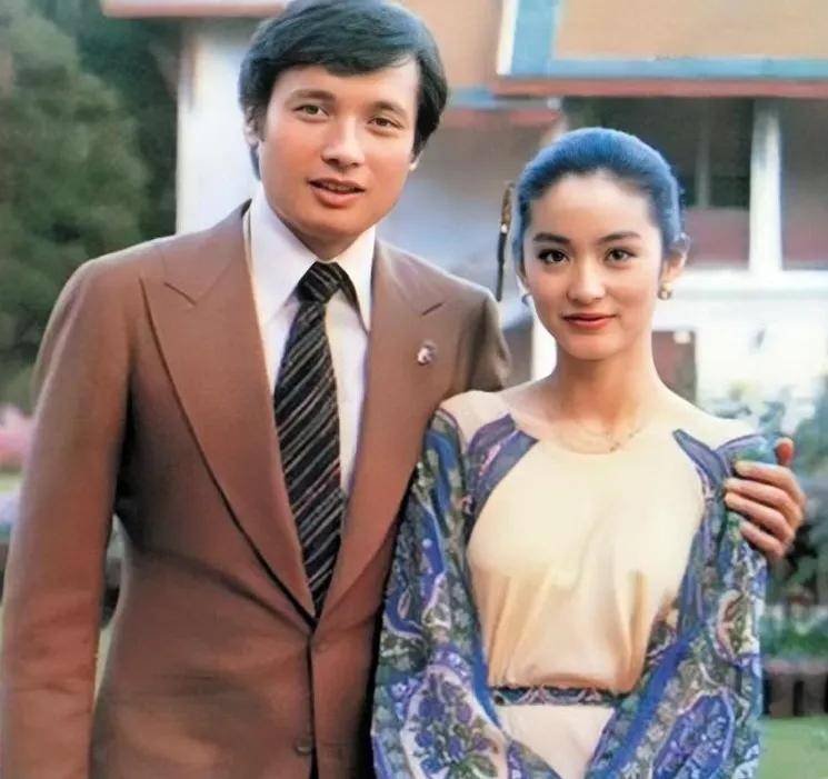 她风华绝代,19岁因戏生情,相恋20年终被辜负,40岁转头嫁给他人