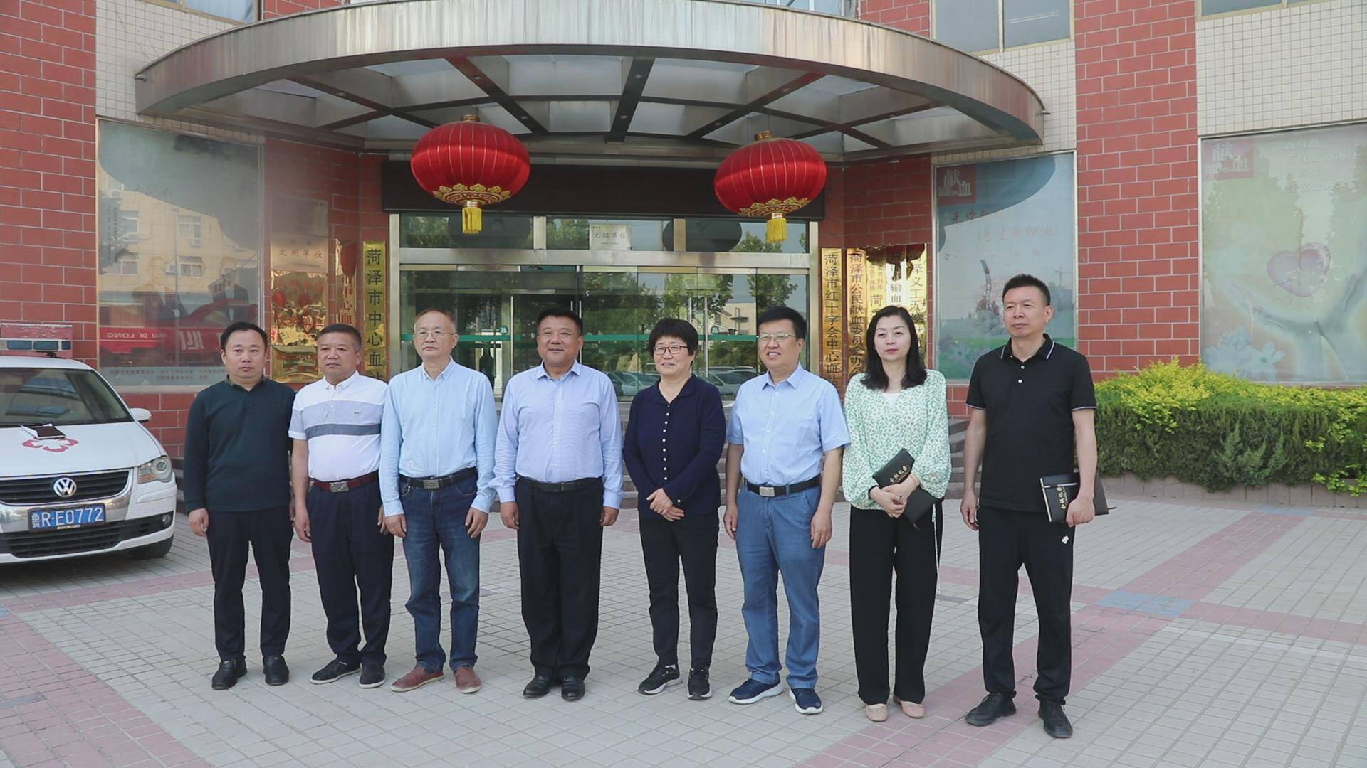 菏泽市三院党委副书记,副院长刘蔚到市中心血站指导工作