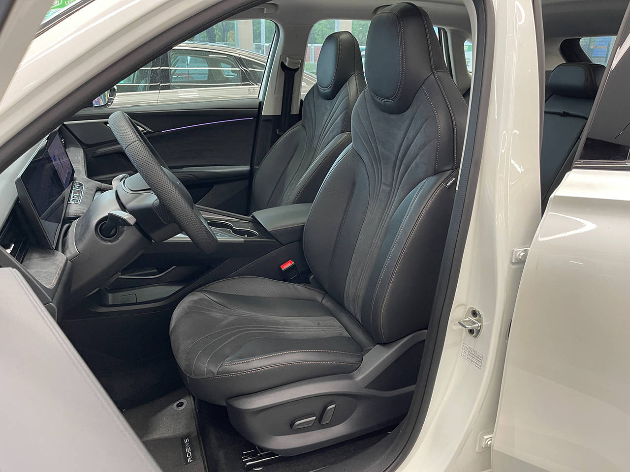 荣威d5x dmh实拍:erx5继任者?纯电续航135km,预售价11.98万元起