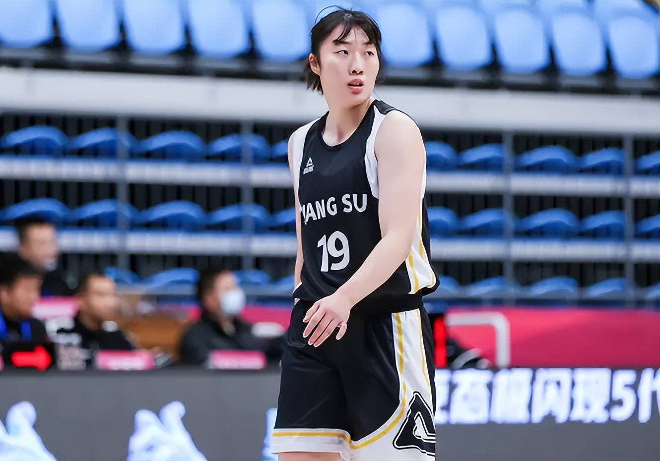 中国女篮又一22岁王牌出炉,李梦替身3大技能蜕变更强了_罗欣_赛季