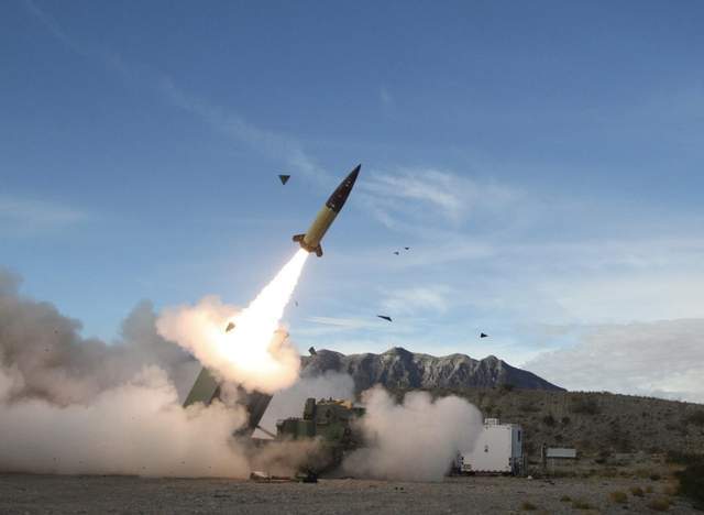 数枚美制导弹突袭,100多名俄军全体报销,乌军却高兴不