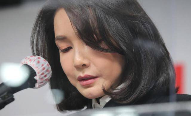 韩国第一夫人摊上大事,论文抄袭学历造假,沉迷整容爱买奢侈品