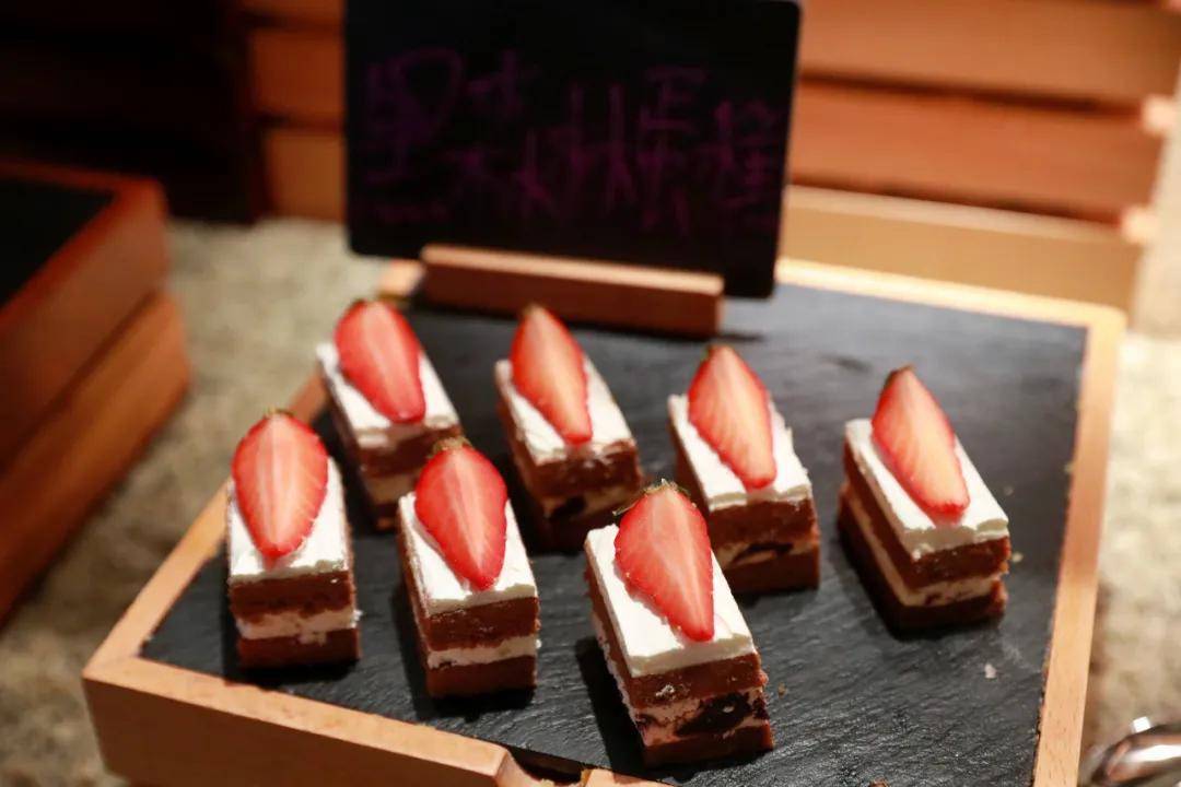 鲜甜海南鸡饭,开胃冬阴功汤,越南春卷.