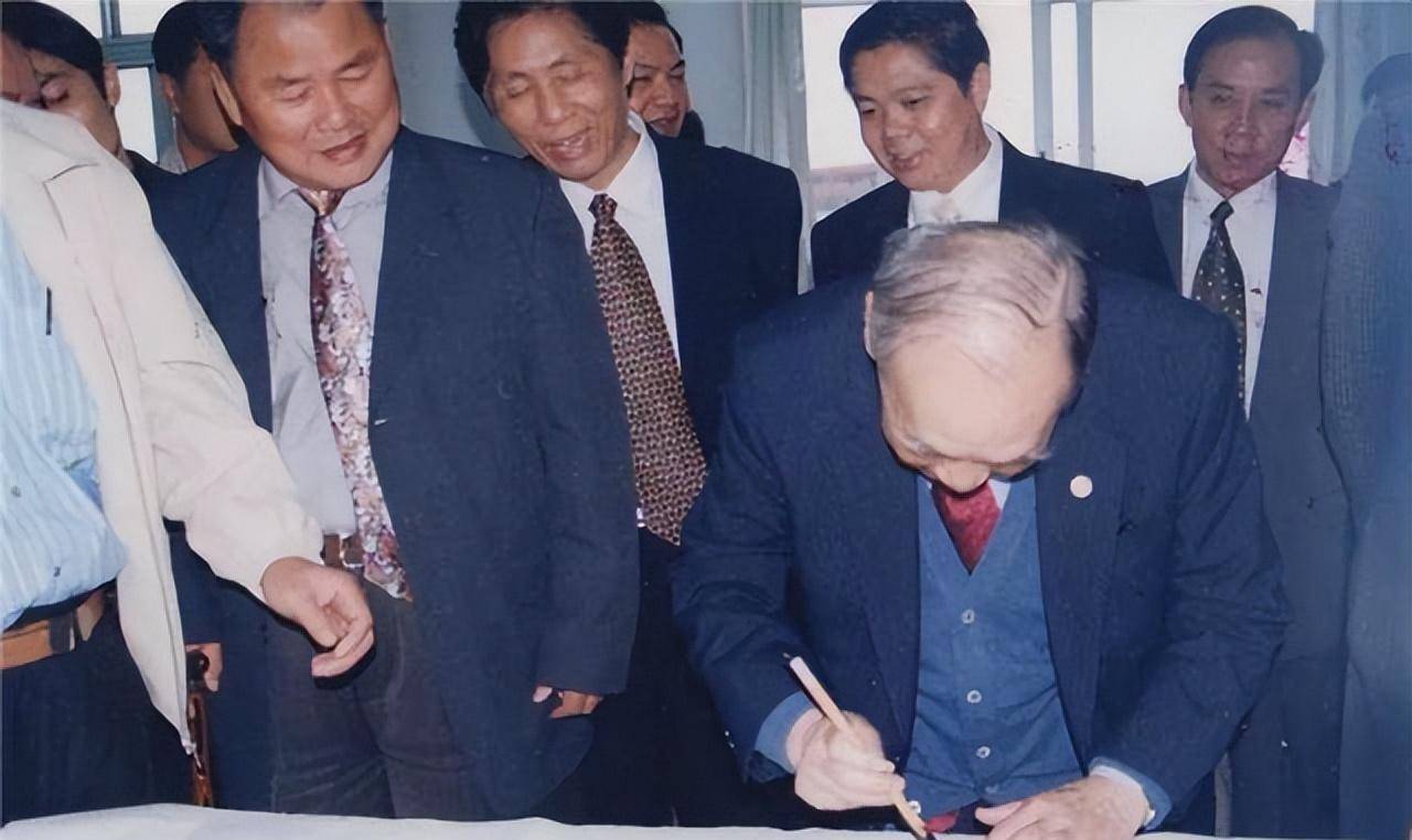 庄世平:2000亿无偿捐给国家,一生简朴,96岁去世享国葬待遇