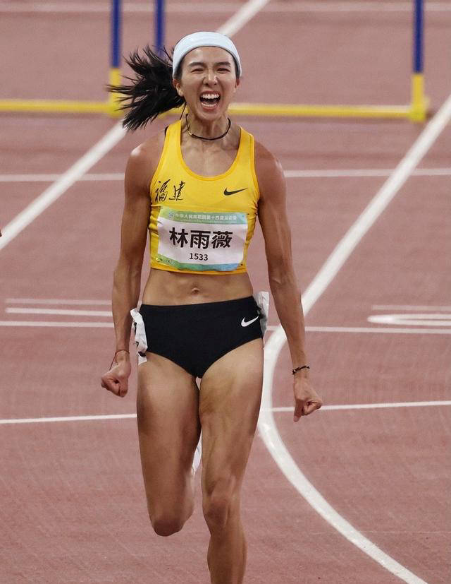 林雨薇与奥运冠军卡马乔合练目标进步体脂率惊艳皮肤黝黑_女子_中国