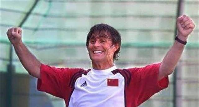 6岁孩童被米卢教练看中,赞他是中国足球未来之星,今泯然众人矣