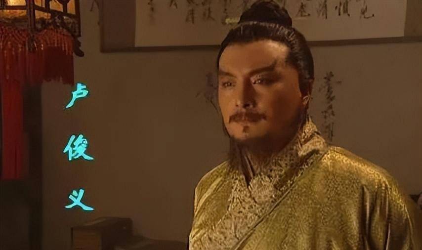 原来,管家李固早就和卢俊义的夫人贾氏有私情,如今卢俊义落草为寇久居