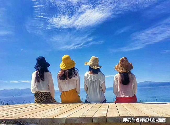 红景天(高原反应,可提前一周服用),百服宁(止痛);肠胃药:藿香正