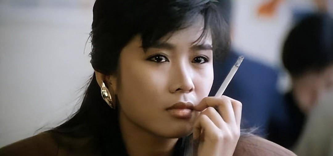 吴家丽靠风月片终成影后,拒绝成龙追求,年近六旬仍没人敢娶