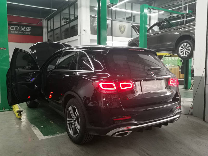 奔驰glc260l 2.0t艾森ecu升级:加速动力迅猛油门更跟脚提速变轻松!