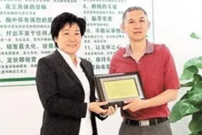 员工,对自身的工作也从不松懈,作为一个大公司的老板却做到事必亲为