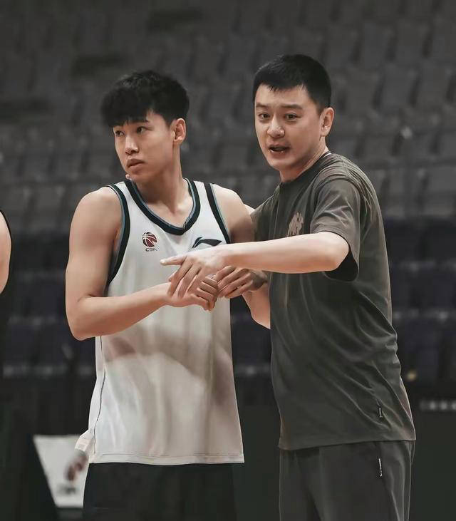 辽宁男篮生死攸关,赵继伟表态坚定,郭艾伦左右为难