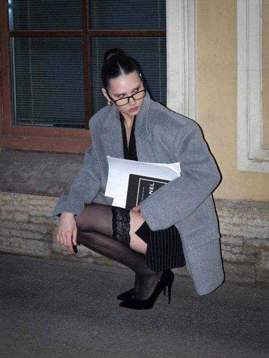 当下热门的office siren办公室海妖风冷酷且具有攻击性
