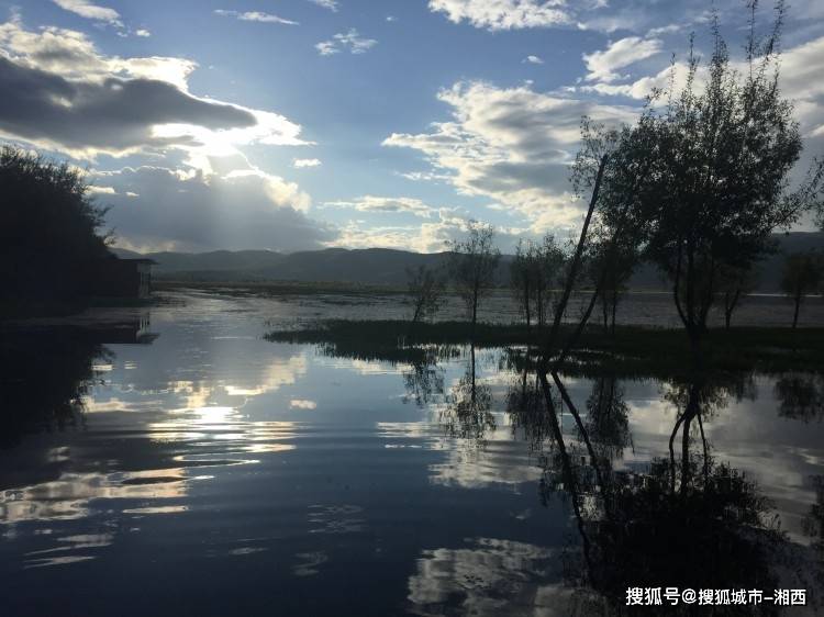 第二天:石林风景区>楚雄彝人古镇第三天:洱海>南诏风情岛/罗荃半岛>