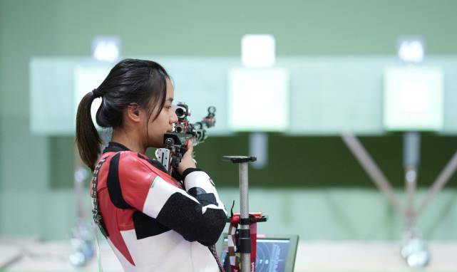 王璐瑶就因为没得奖牌,发自拍被辱骂,而杨倩做美甲,就没人说!