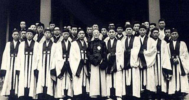 60年代末,最后一任张天师"仙逝",道教内部因继承人吵成一团