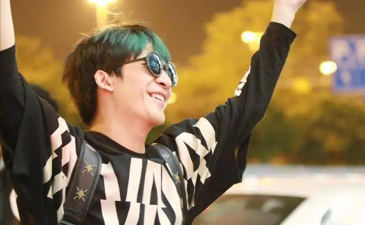 大张伟:她以经纪人的身份陪了我23年,为我隐婚8年,能不爱吗?