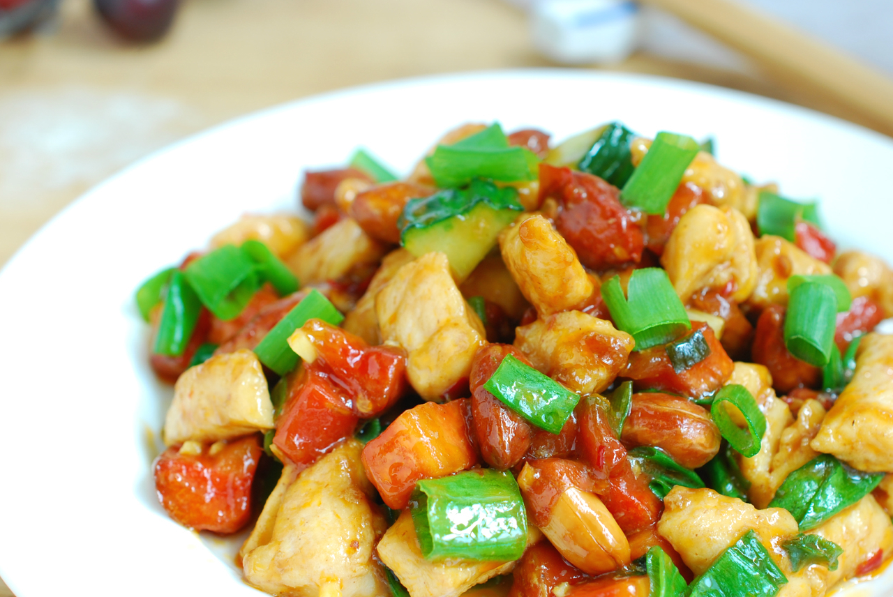 给孩子做菜就做这个,一碗饭一个菜,孩子吃的欢,两天不吃就馋_宫保鸡丁