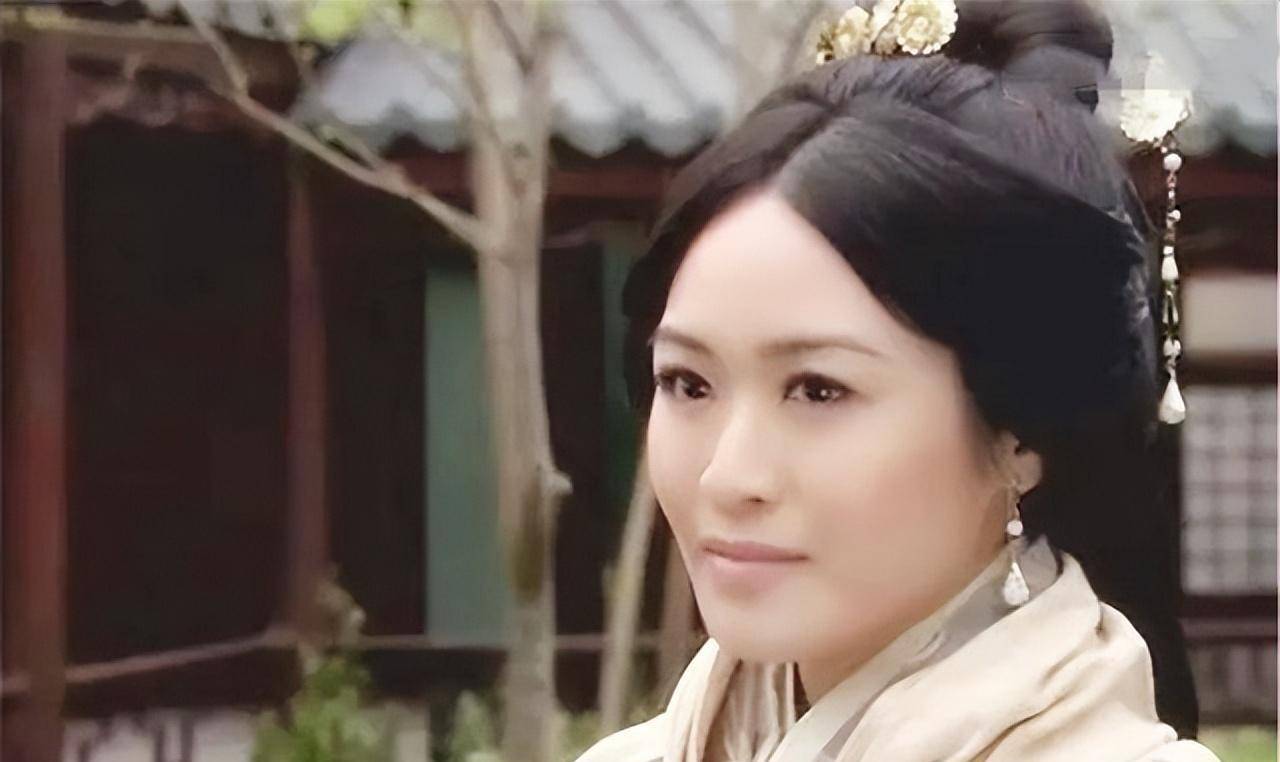 故事:周瑜出上联嘲笑诸葛亮夫人丑陋,诸葛亮的下联令周瑜蒙羞_黄月英