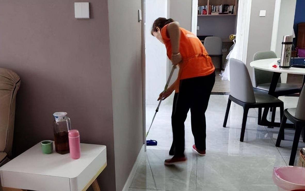 回顾 上海一保姆醉倒在雇主家,事后发现怀孕,因一句话酿成悲剧_女人_