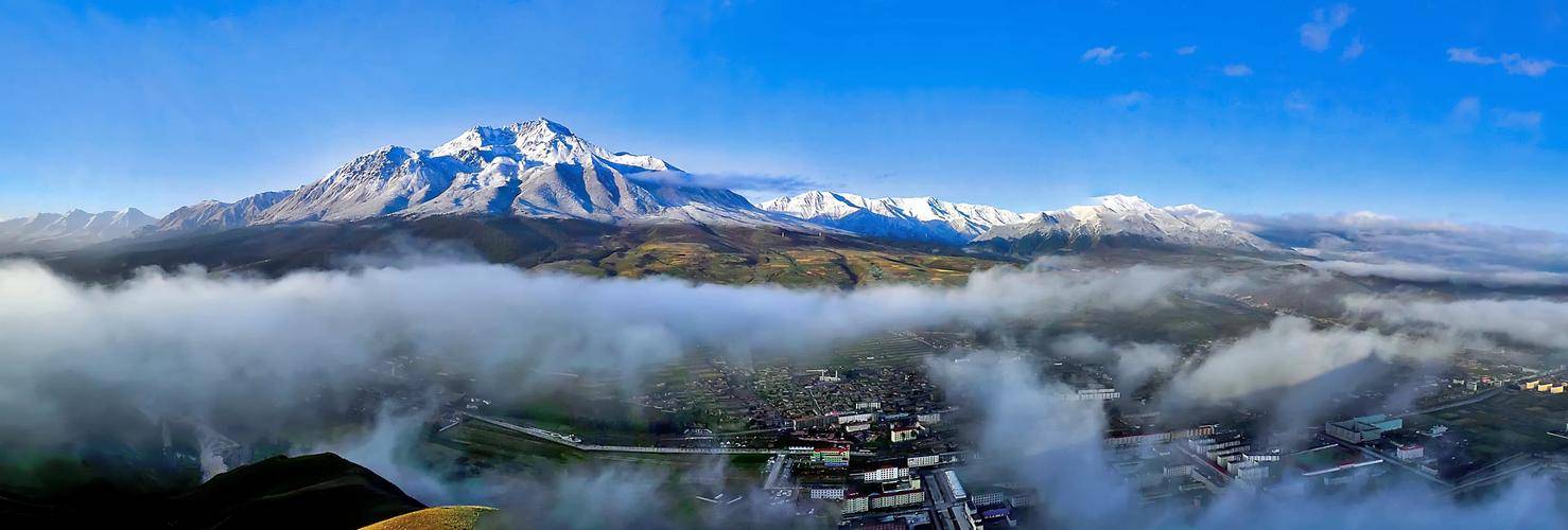 其实祁连机场的游客吞吐量都是各地游客贡献的,祁连县境内的祁连山