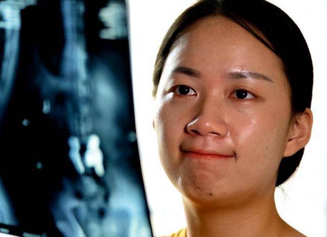 安徽27岁女孩王倩,每晚搂着23岁弟弟睡:不敢找男友怕拖累别人