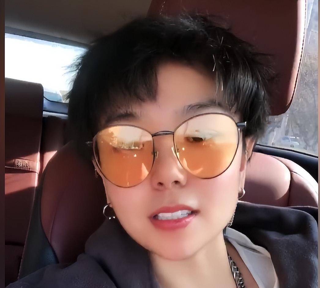 现代慈禧太后:300块早饭只吃一口,限量版鞋最多穿3次,边买边扔_刘珈辰