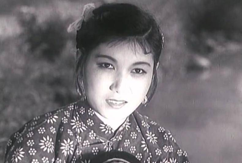 晚年瘫痪23年,重生后上春晚,新凤霞死后女儿说:妈妈一生太圆满