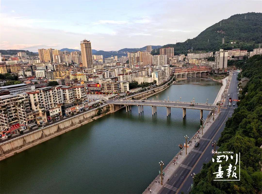 通江县地处四川省巴中市东北部,米仓山南麓古丝绸之路和茶马古道的