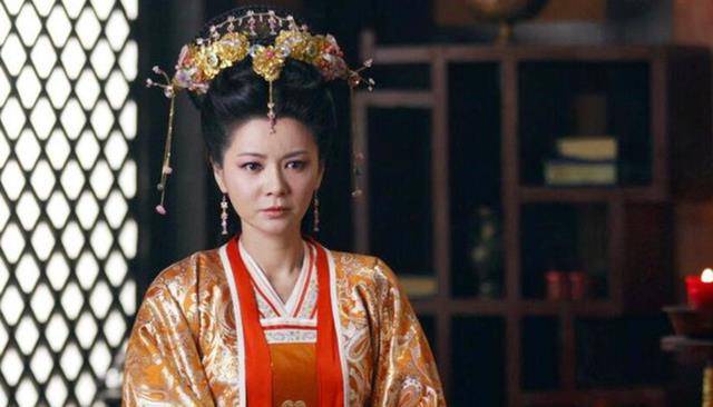 不过令人欣慰的是,皇帝最后禅位给了自己的儿子,而杨丽华作为孩子的