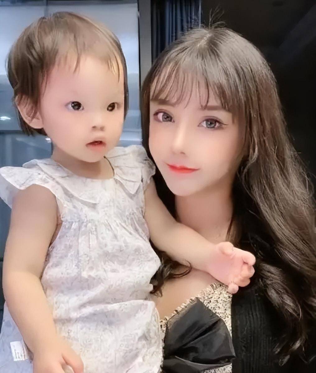 靠变形计成名的网红韩安冉:23岁三婚三离,3岁孩子样貌遭人热议