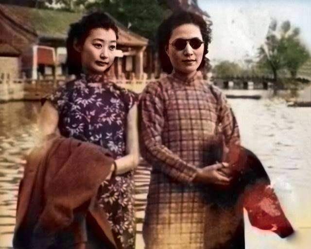 居住在东四三条27号祖屋中,有趣的是,王敏彤的邻居,是孟小冬,为京剧