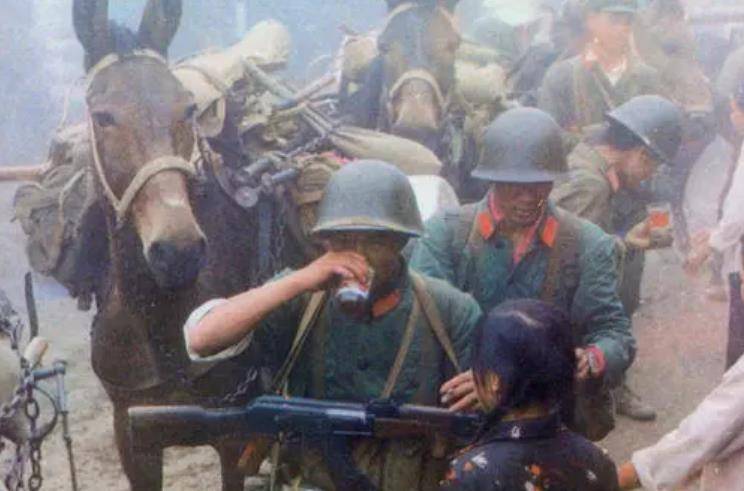 1987年黑豹行动,88人只有8人走下战场,有烈士战死前喊了26声娘