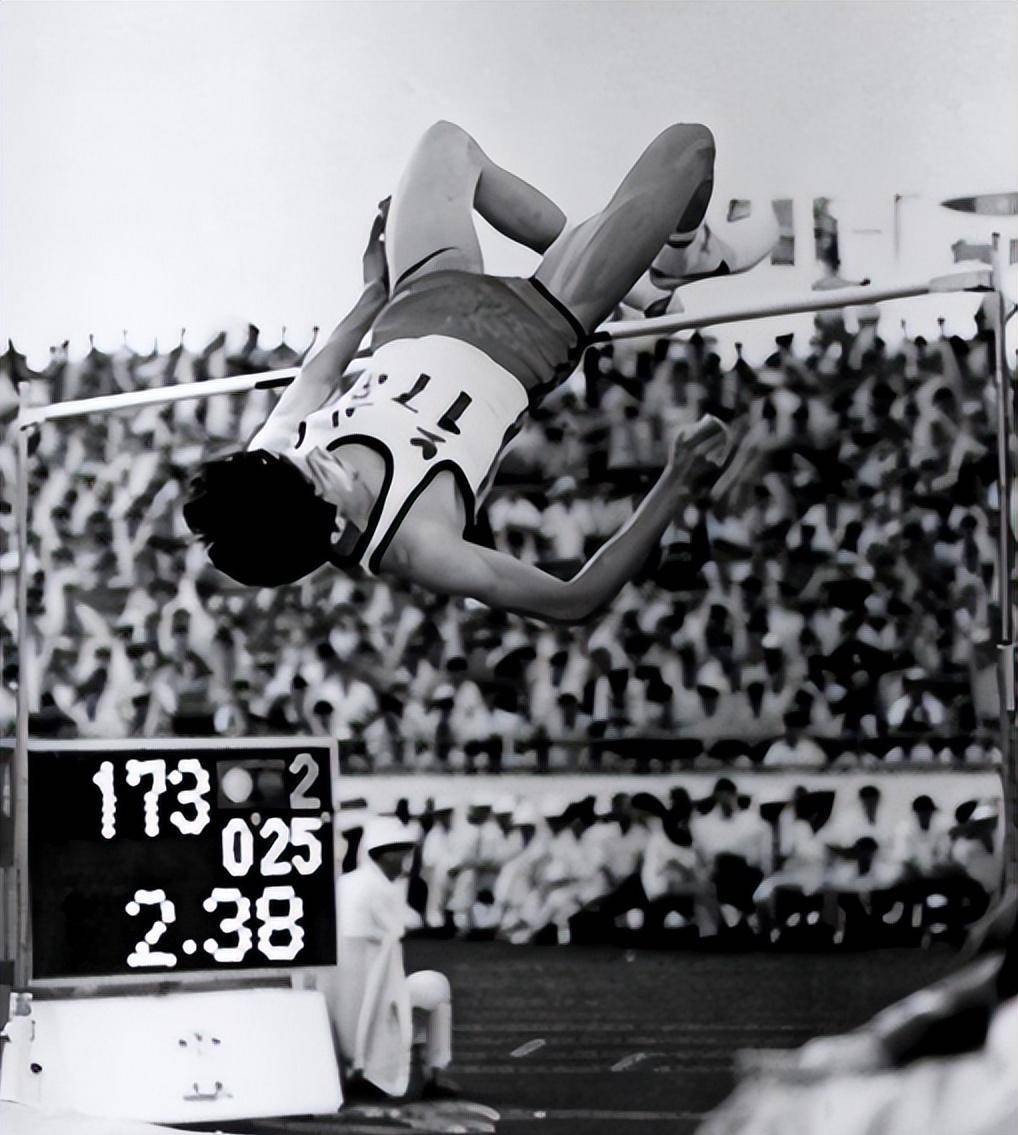 "跳高王子"朱建华,曾三次打破世界记录,退役后现在情况如何了