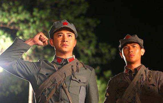 敌人大摆迷魂阵,营长看完一纸军令,忽然哈哈大笑:弥天大谎