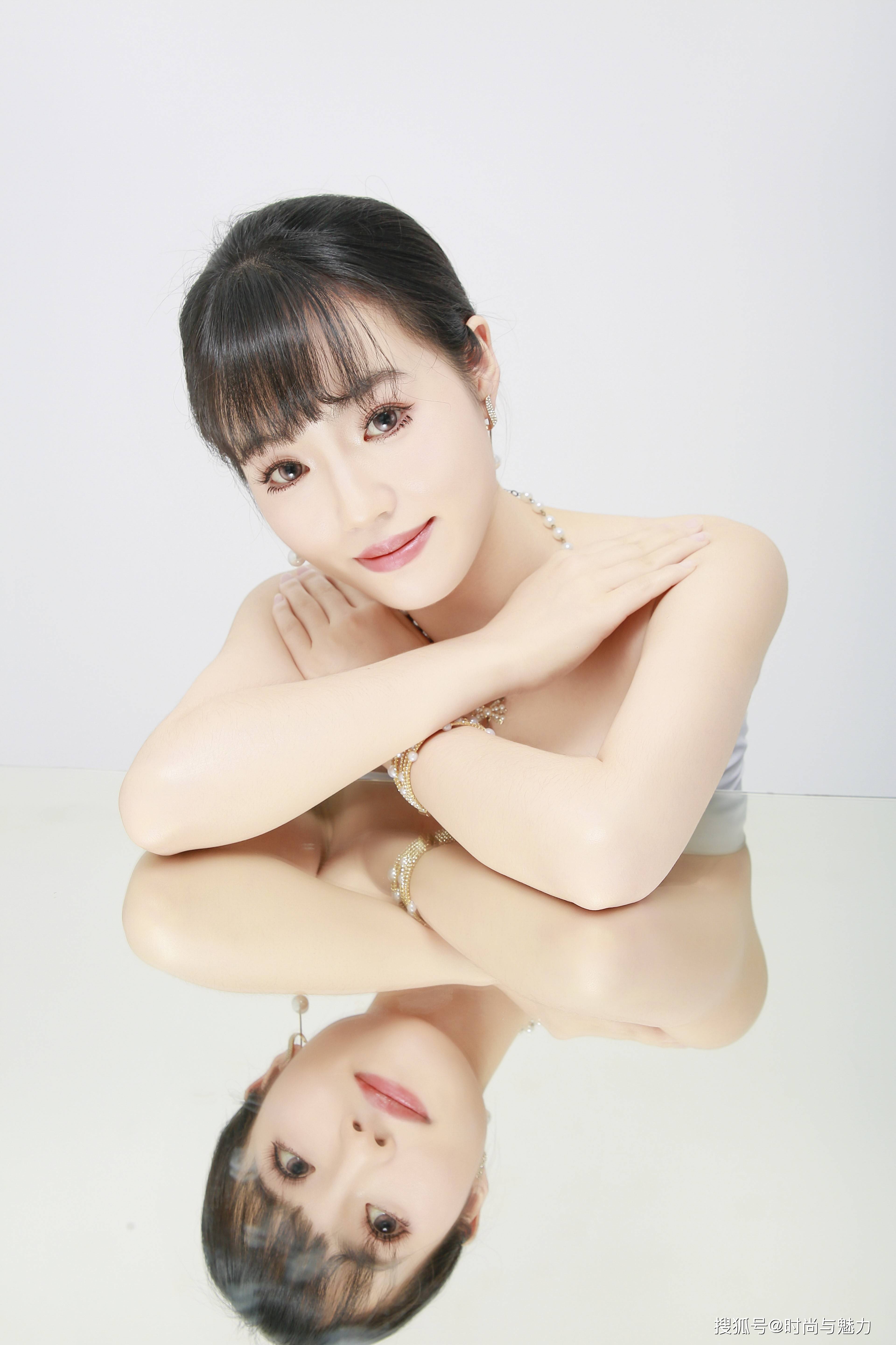 星光熠熠:女模特陈晓英的时尚之路