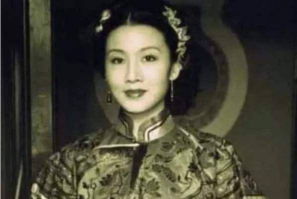 此人灭亡一个王朝,对自己妻子十分尊敬,但从来不碰她,这是为何_袁世凯